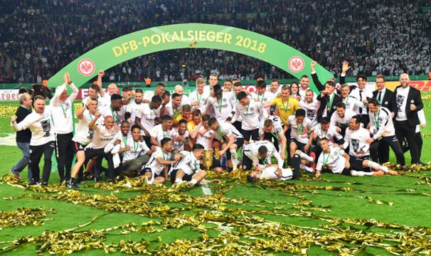 Die Sieger mit dem Staff