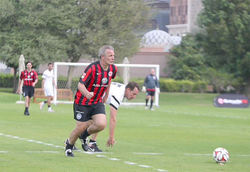 Charly in Abu Dhabi gegen die Mannschaft der deutschen Journalisten. Foto: ©Birtukan Aman Hussien